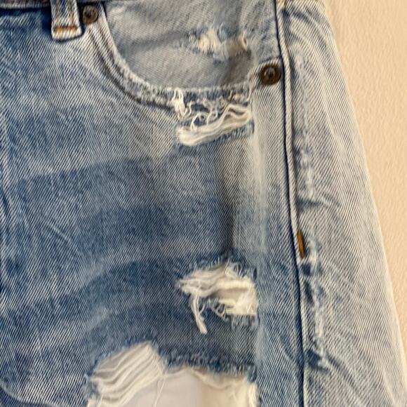 American Eagle Distressed Mom Denim Shorts Sz 8 - Picture 4 of 9